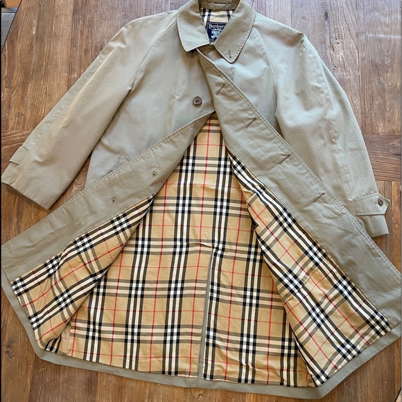 Aunthentic Vintage Burberry Trench Raincoat